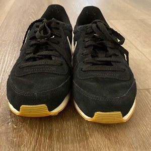 Nike internationalists retro women’s 7.5